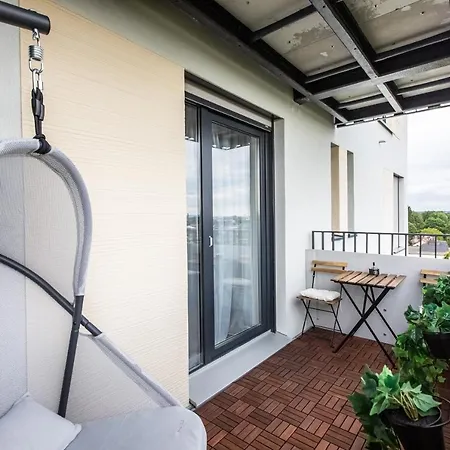Apartment Modern Studio Good Located Balcony King Bed *