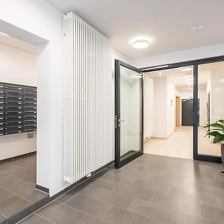 Modern Studio Good Located Balcony King Bed *