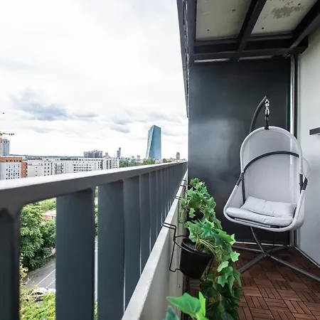 Modern Studio Good Located Balcony King Bed Apartment *